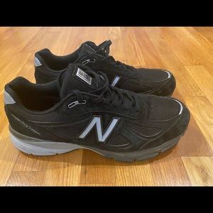 New Balance 990 V4